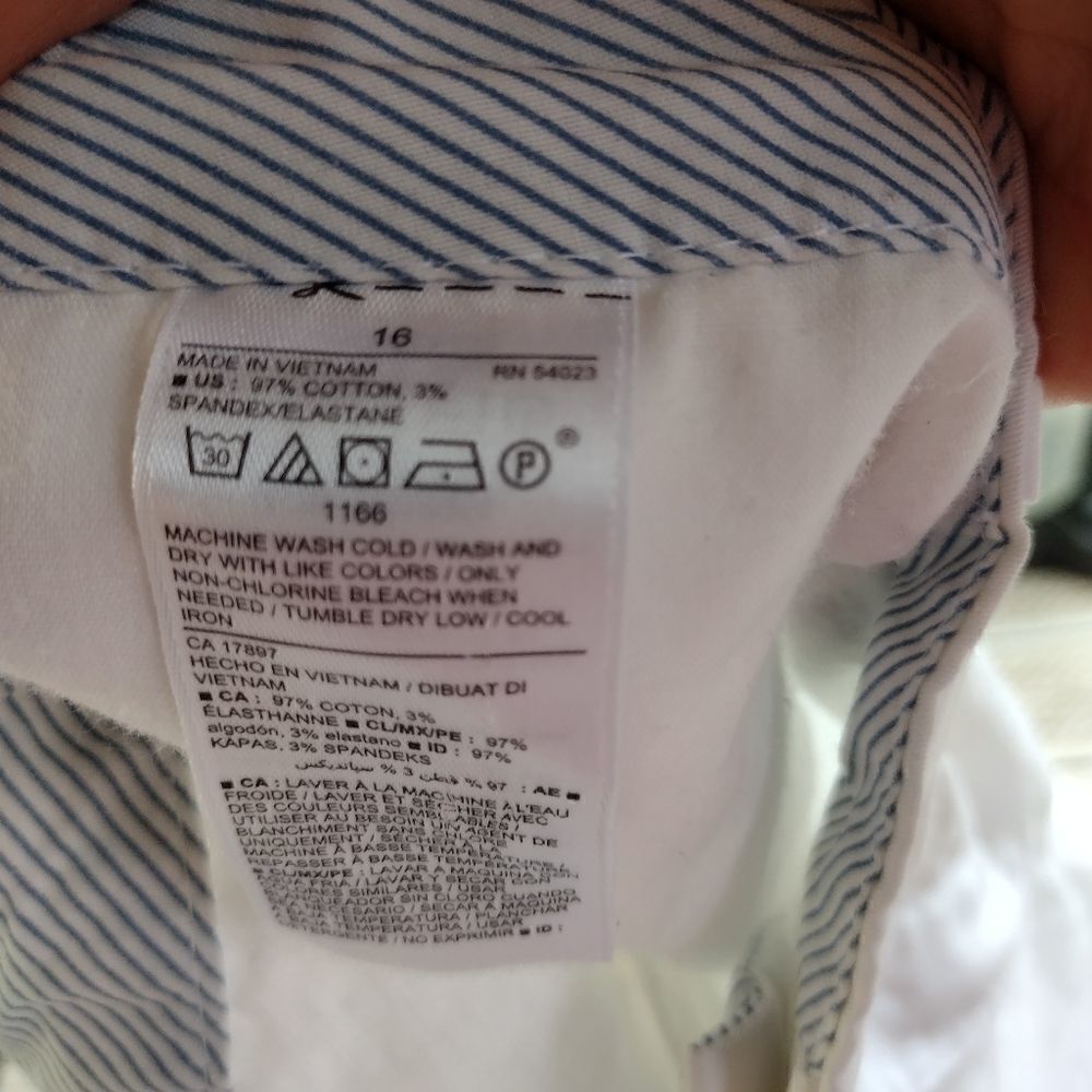 Old Navy shorts  - Picture 6 of 7